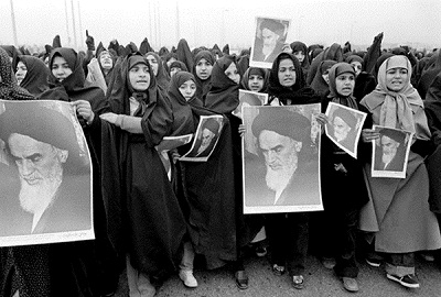 نیمه-پنهان-جامعه-زنجان-پايه-هاي-استبداد-پهلوي-را-لرزاند-انقلاب-57-خود-آگاهي-زنان-جامعه