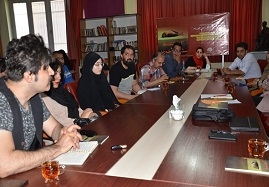 شاعر-باید-دارای-نگاهی-انتقادی-باشد-هنر-به-سمت-جزئینگر-می-رود