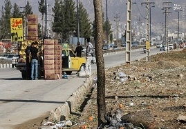 دست-فروشان-مزاحم-بلای-جان-جاده-های-زنجان-عوارضی-های-زنجان-گاردریل-کشی-شد