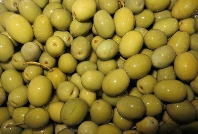 زحمت-برای-زیتون-کاران،-سود-برای-دلالان-واردات-روغن-زیتون-با-ارز-دولتی-کمر-زیتون-کاران-را-خم-کرد