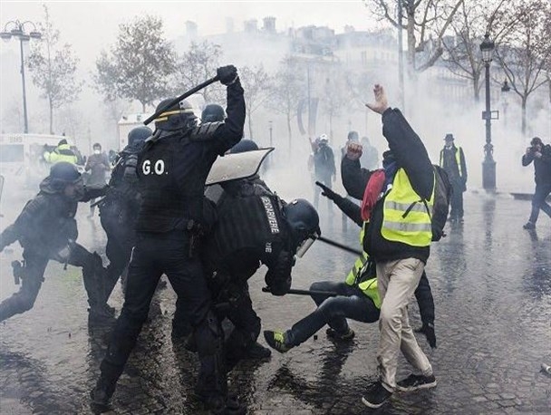 «جلیقه-زردها»-فرانسه-را-فلج-کردند-آتش،-خون-و-دود-نمادی-واضح-از-ادعای-حقوق-بشر-در-فرانسه