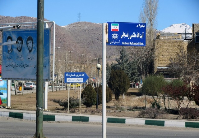 تابلوهای-هاشمیرفسنجانی-از-بلوار-ملاصدرا-جمعآوری-و-به-جای-دیگر-منتقل-میشود-شهردار-زنجان:-مجری-مصوبات-شورای-نامگذاری-هستیم