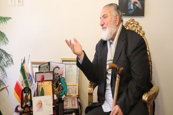 عکاسی-که-سیلی-بهگوش-مامور-شهربانی-زد