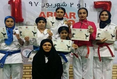 اعتقادات-و-حجاب-از-همه-چیز-برایم-مهمتر-است-چالش-نماز-اول-وقت-برای-شاگردانم-برگزار-میکنم