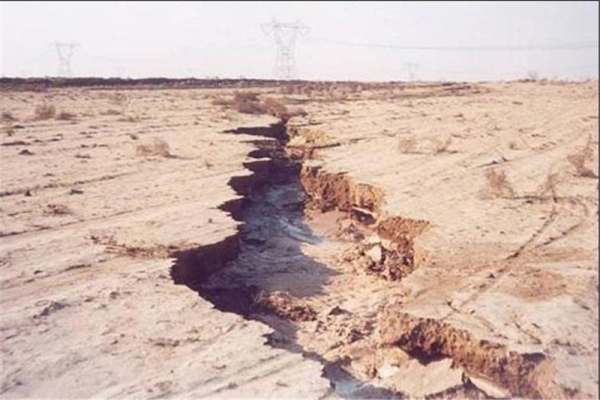 زنجان-از-2-گسل-شمالی-و-جنوبی-تهدید-میشود-لغزش-زمین،-تنها-علت-جابهجایی-روستاها-است