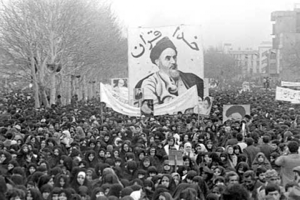 انقلاب-اسلامی،-ایران-را-از-وابستگی-نجات-داد-امام-خمینی(ره)-استکبارستیزی-را-در-جهان-زنده-کرد