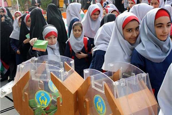 کمکهای-نقدی-شور-عاطفهها-صَرف-خرید-وسایل-ارتباطی-برای-دانشآموزان-میشود