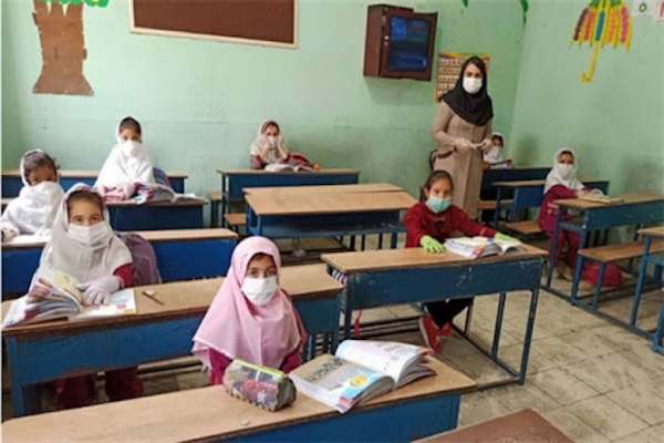 توزیع-بستههای-آموزشی-در-بین-2-هزار-و-154-دانشآموز-روستایی