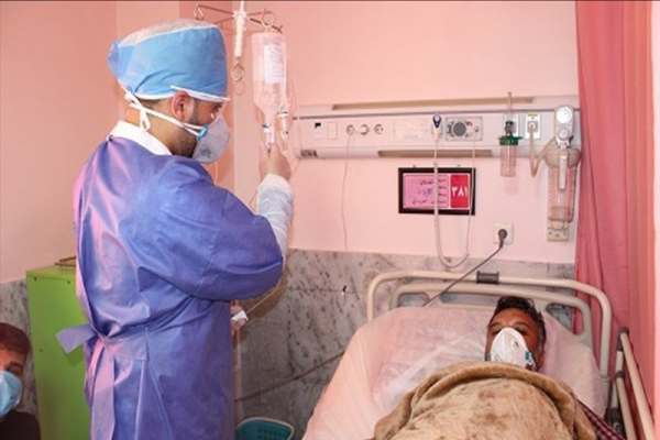 پزشک-بسیجی-زنجانی-در-خط-مقدم-مبارزه-با-کرونا-بسیجی،-مرد-میدانهای-پر-خطر-است