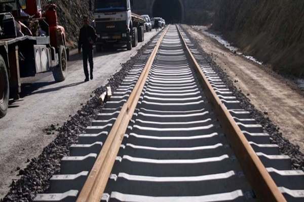 احداث-مسیر-راهآهن-زنجان-کردستان-از-اولویت-طرحهای-وزارت-راه-خارج-شده-است-خط-آهن-زنجان-به-کردستان-با-هدف-عمده-جابهجایی-بار،-احداث-میشود