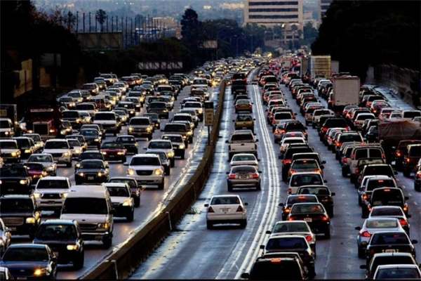 پیشبینی-افزایش-ترافیک-از-فردا-در-محورهای-استان-زنجان-محورهای-مواصلاتی-استان-به-دلیل-بارش-برف-و-باران-لغزنده-است