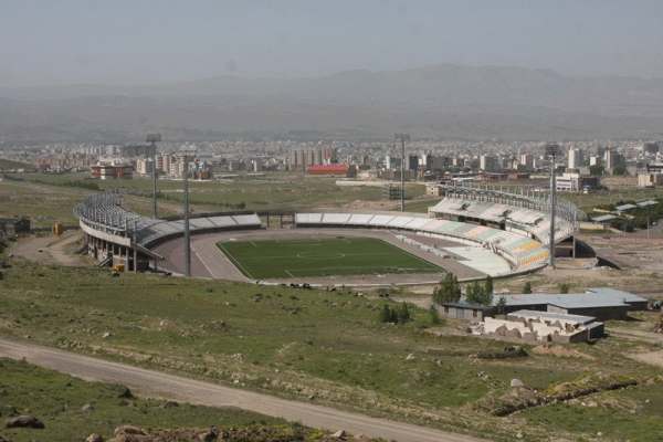 ورزشگاه-۱۵-هزار-نفری-زنجان-تابستان-امسال-به-بهره‌برداری-می‌رسد