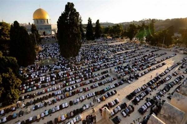 هزاران-فلسطینی-در-مسجدالاقصی-اقامه-نماز-کردند