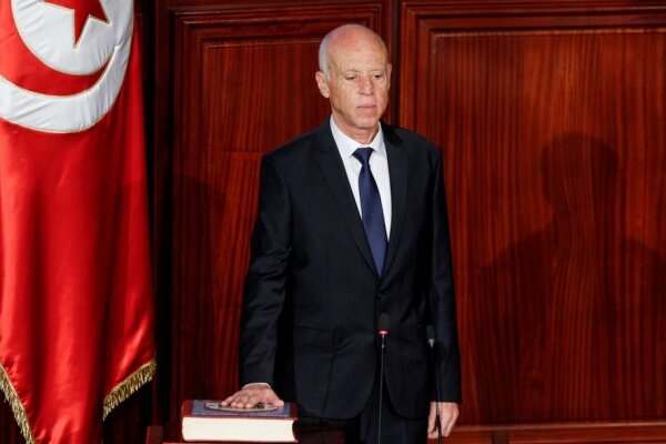رئیس-جمهور-تونس-نخست-وزیر-را-خلع-و-پارلمان-را-تعلیق-کرد