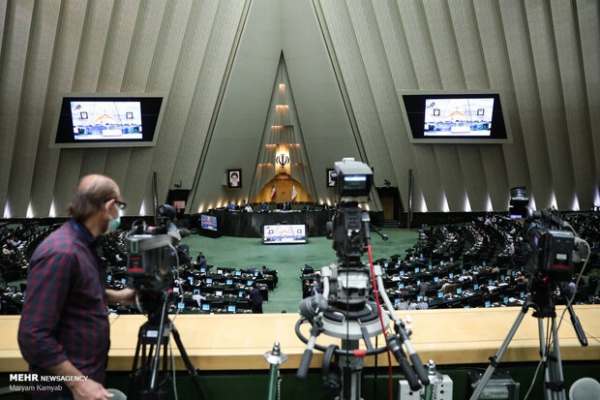 مراسم-تحلیف-۶-منتخب-میان-دورهای-مجلس-برگزار-شد
