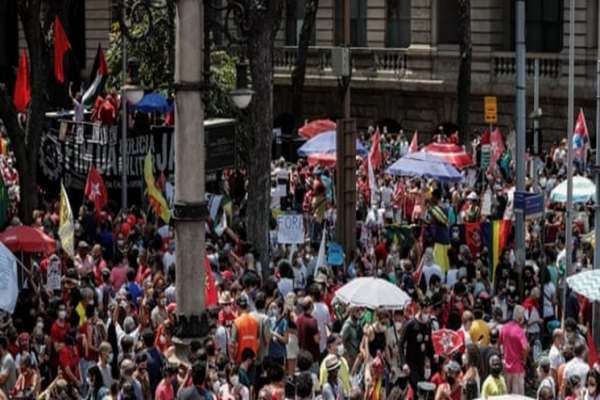 تظاهرات‌کنندگان-در-برزیل-خواستار-استیضاح-رئیس‌جمهور-شدند