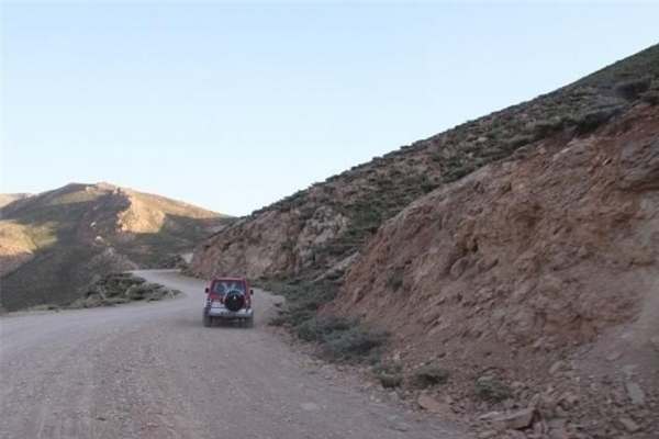 چشم-انتظاری-مردم-6-روستای-زنجان-برای-15-کیلومتر-آسفالتریزی-راه-ارتباطی