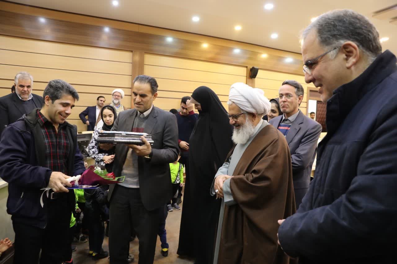 کلید-واحدهای-مسکن-همزمان-با-دهه-فجر-به-دست-والدین-چهارقلوهای-زنجانی-سپرده-شد