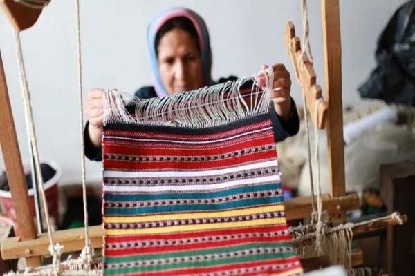 تسهیلات-اشتغالزایی-صنایعدستی-در-توسعه-صنایعدستی-روستایی-و-ارتقای-درآمد-روستائیان-موثر-است
