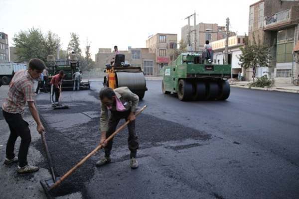 بی‌توجهی-به-عملیات-آسفالت‌ریزی-در-طول-3-سال-گذشته-در-زنجان-شهرداری-زنجان-در-حال-آواربرداری-گذشته-و-ریل‌گذاری-برای-آینده-است