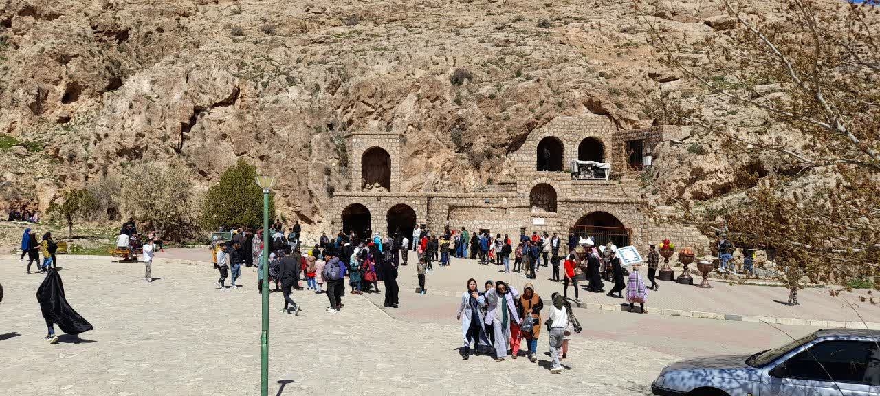 حضور-مسافران-و-گردشگران-نوروزی-در-مکانهای-تاریخی-و-تفریحی-زنجان+عکس