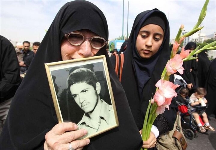مادران-و-همسران-شهدا-امالبنینهای-این-زمانه-هستند