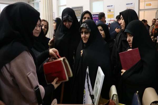 بیمه-۱۰-هزار-نفر-از-شاغلان-صنایع-دستی-با-دستور-رئیسجمهور