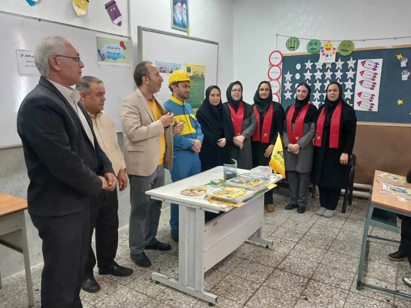 ارائه-آموزش-ایمنی-گاز-به-۳-هزار-دانشآموز-ابهری+-عکس