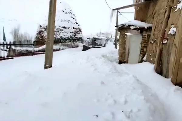 بارش-برف-در-روستای-یاستی-قلعه-ماهنشان+فیلم-