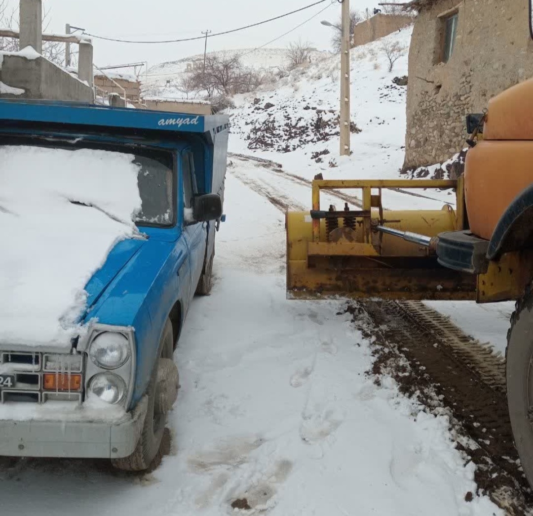 عملیات-برفروبی-محورهای-روستایی-زنجانرود-با-اولویت-انجام-میشود