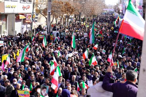 حضور-باشکوه-مردم-زنجان-در-راهپیمایی-۲۲-بهمن-