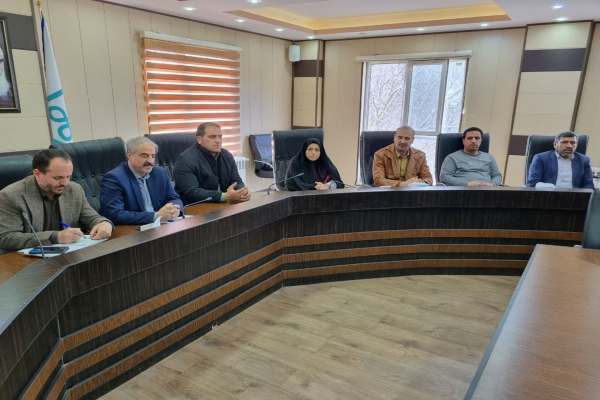 برخی-از-کوچههای-ابهر-که-خانواده-شهدا-در-آن-ساکنند-توجهی-نشده-است-