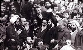 پیروزی-نهضت-امام-خمینی(ره)-در-سایه-بصیرت-مردمی-ممکن-شد