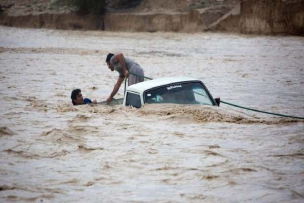 نجات-جان-۳-نفر-از-سیل؛-توسط-عوامل-آتش‌نشانی-شهر-نیک‌پی