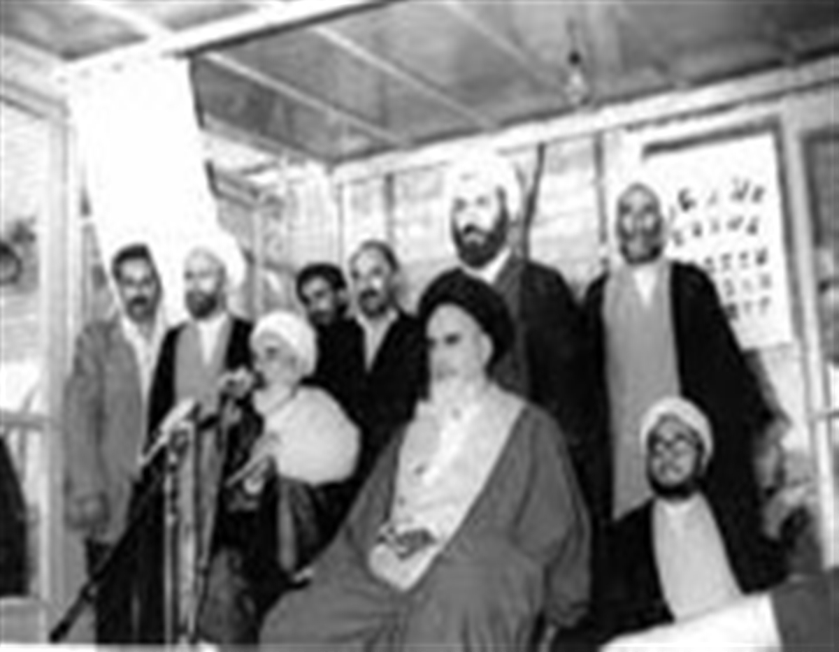 قیام-15-خرداد-طلیعه-پیروزی-انقلاب-اسلامی-است-