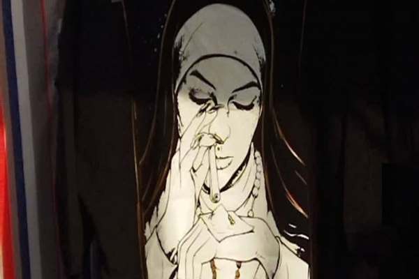 لباسی-برای-توهین-به-زنان-باحجاب-و-تبلیغ-مواد-مخدر!
