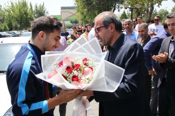مراسم-استقبال-از-قهرمان-تالوکار-زنجانی-مسابقات-یونیورسیاد-دانشجویان-جهان-برگزار-شد