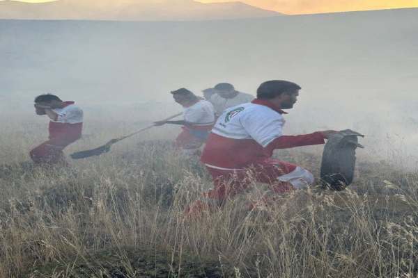 آتش-جنگلهای-سلطانیه-امدادگران-را-به-صحنه-حادثه-کشاند