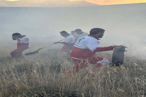 آتش-جنگل‌های-سلطانیه-امدادگران-را-به-صحنه-حادثه-کشاند