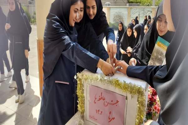 توزیع-۷۶۰-بسته-آموزشی-در-بین-دانشآموزان-نیازمند-ابهری-
