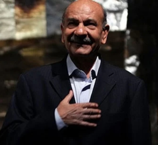 دستکش-طلا-به-خانواده-فردوس-کاویانی-اهدا-شد