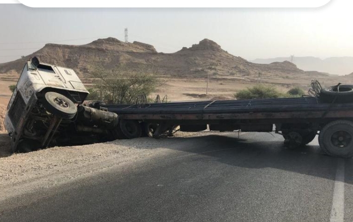 واژگونی-یک-دستگاه-تریلر-آزاد-راه-زنجان-به-قزوین-را-مسدود-کرد