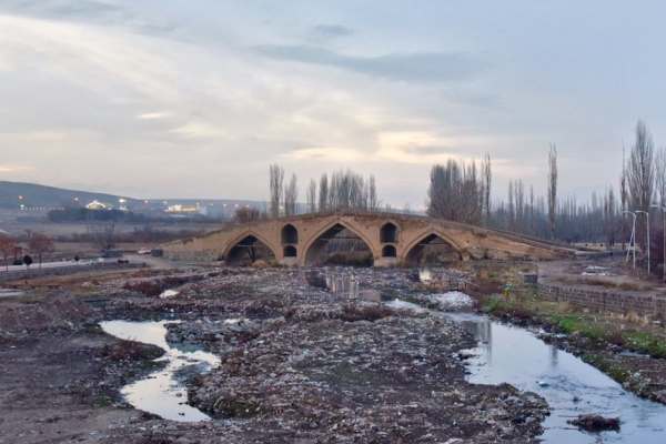 لایروبی-زنجانرود-در-محل-پل‌‌های-تاریخی-