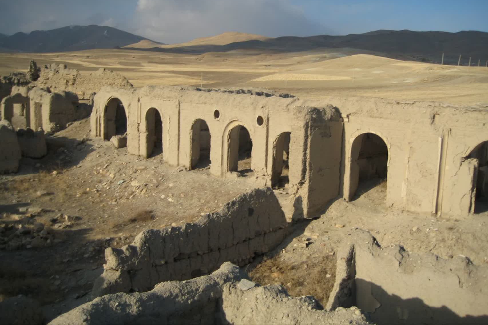 آثار-تاریخی-گنج-آباد-در-انتظار-مرمت-و-باز‌سازی-است