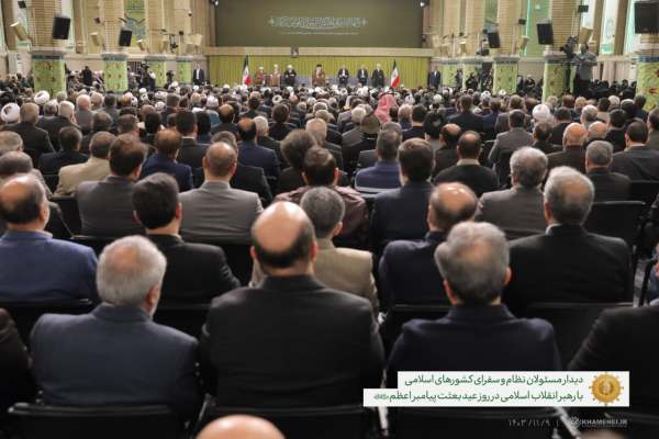 مراقب-دشمنیهای-پنهان-پشت-لبخندهای-دیپلماسی-باشیم