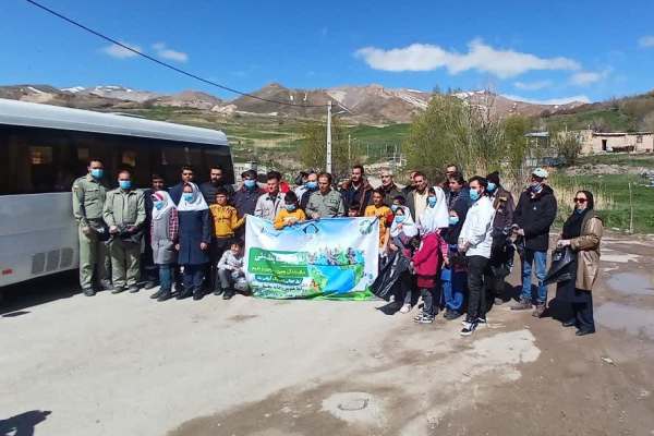 پاکسازی-روستای-قلعهجوق-سادات-با-مشارکت-دانشآموزان-روستا