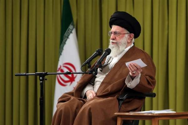 الگوهای-جامعه-معلمین-بهعنوان-قهرمان-معرفی-شوند