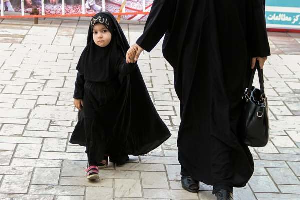 دختران-در-جامعه-دارای-جایگاه-ویژهای-هستند