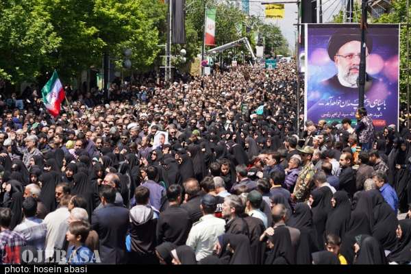 تشییع-پیکر-مطهر-شهید-قدیمی-با-نوای-حاج-مهدی-رسولی-