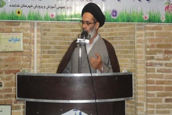 انقلاب-اسلامی-نيازمند-اندیشههای-ناب-امام(ره)-است